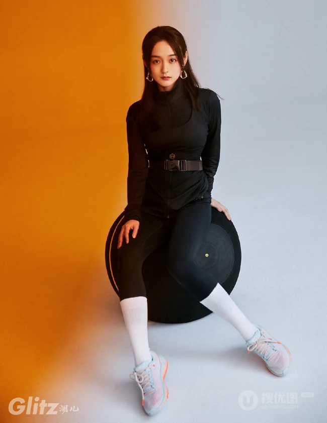何泓姗酷美时尚《潮儿》杂志写真图片
