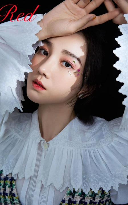 陈小纭多套服饰诠释典雅甜美杂志写真图片