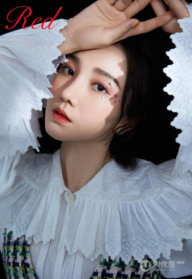 陈小纭多套服饰诠释典雅甜美杂志写真图片