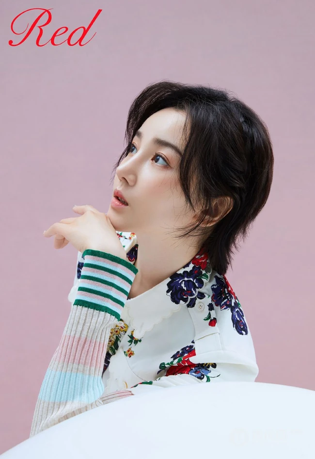 陈小纭多套服饰诠释典雅甜美杂志写真图片