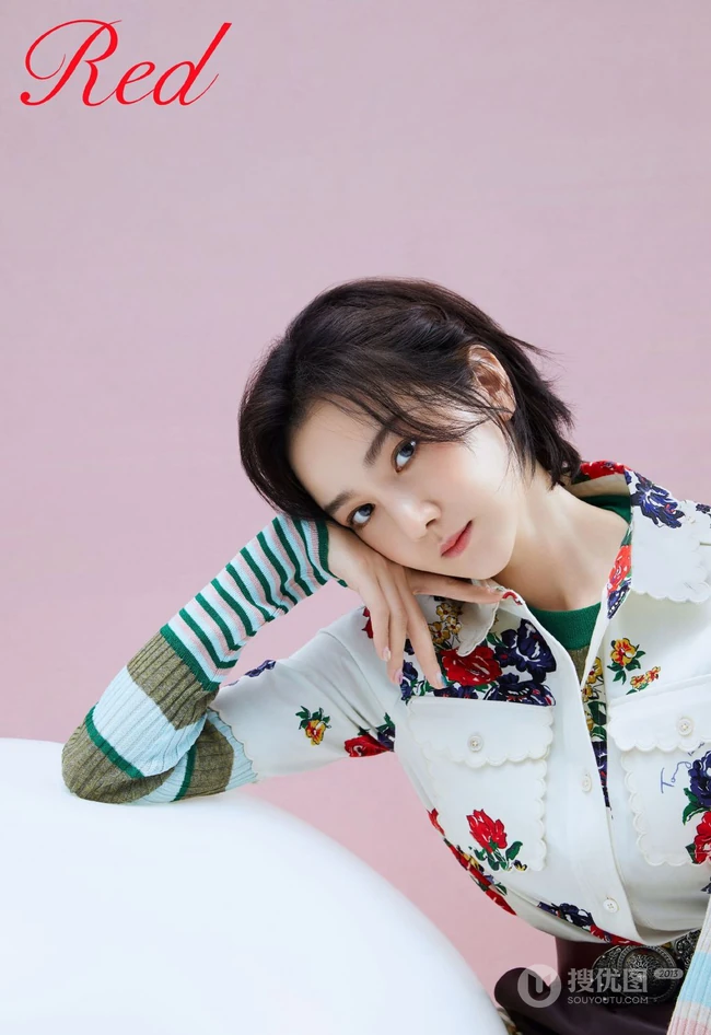 陈小纭多套服饰诠释典雅甜美杂志写真图片