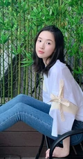 王玉雯微博祝自己生日快乐，晒清新私服牛仔裤美照