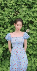 王玉雯清新小碎花裙户外郁金香花园唯美动人写真图片