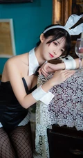 戴着兔耳朵的气质漂亮线条感网袜小姐姐鳗鱼霏儿高清cos图片