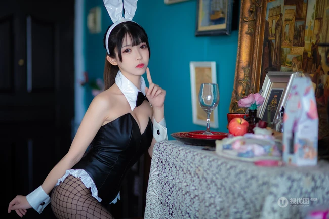戴着兔耳朵的气质漂亮线条感网袜小姐姐鳗鱼霏儿高清cos图片