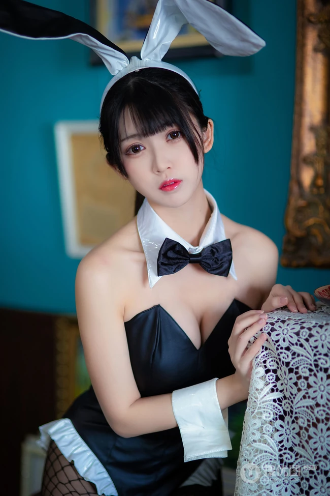 戴着兔耳朵的气质漂亮线条感网袜小姐姐鳗鱼霏儿高清cos图片
