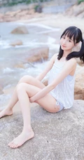夏日海边穿着清凉的双马尾辫软可爱女生唯美清新写真图片