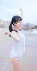 夏日海边穿着清凉的双马尾辫软可爱女生唯美清新写真图片