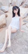夏日海边穿着清凉的双马尾辫软可爱女生唯美清新写真图片