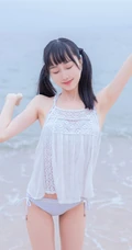 夏日海边穿着清凉的双马尾辫软可爱女生唯美清新写真图片