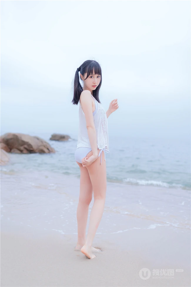 夏日海边穿着清凉的双马尾辫软可爱女生唯美清新写真图片