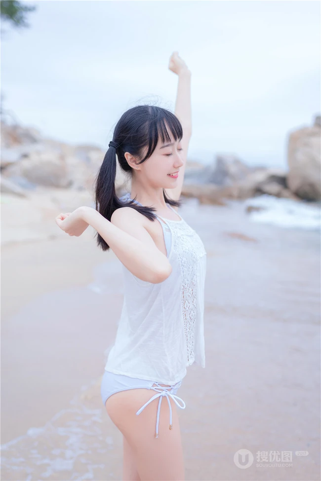 夏日海边穿着清凉的双马尾辫软可爱女生唯美清新写真图片