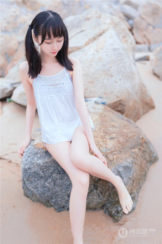 夏日海边穿着清凉的双马尾辫软可爱女生唯美清新写真图片
