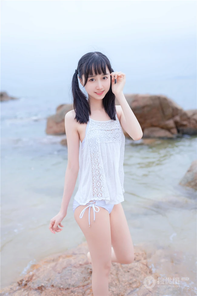 夏日海边穿着清凉的双马尾辫软可爱女生唯美清新写真图片