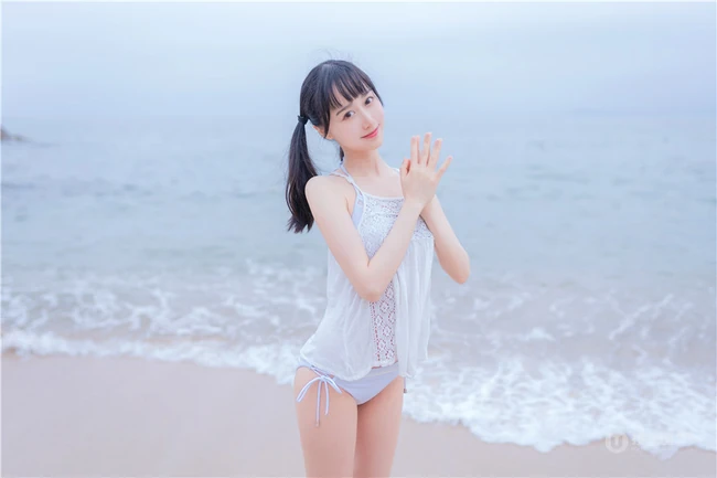 夏日海边穿着清凉的双马尾辫软可爱女生唯美清新写真图片