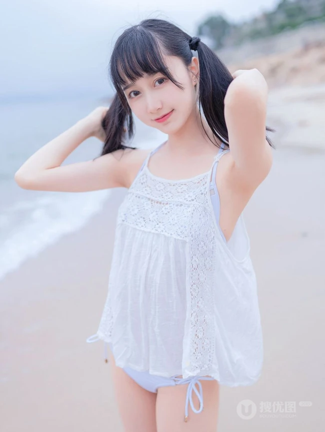 夏日海边穿着清凉的双马尾辫软可爱女生唯美清新写真图片