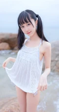 夏日海边穿着清凉的双马尾辫软可爱女生唯美清新写真图片