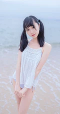 夏日海边穿着清凉的双马尾辫软可爱女生唯美清新写真图片