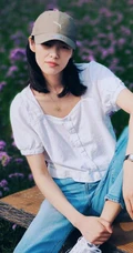 刘雯用x50pro手机拍摄漫步紫色花海图片