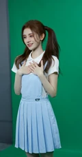 鞠婧祎拍摄儿童节主题可爱花絮图片