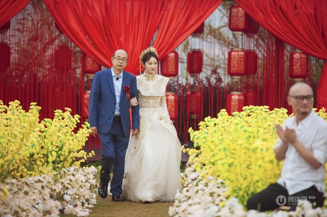 真人秀节目《婚前21天》李嘉铭，刘泳希两人结婚婚礼图片