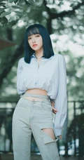 程潇在树荫下拍摄的一组超美写真图片