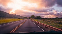 那些在高原或荒漠之间笔直的公路景色壁纸图片