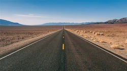 那些在高原或荒漠之间笔直的公路景色壁纸图片