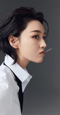 张馨予口叼牙签&ldquo;痞帅&rdquo;假小子风格高清图片