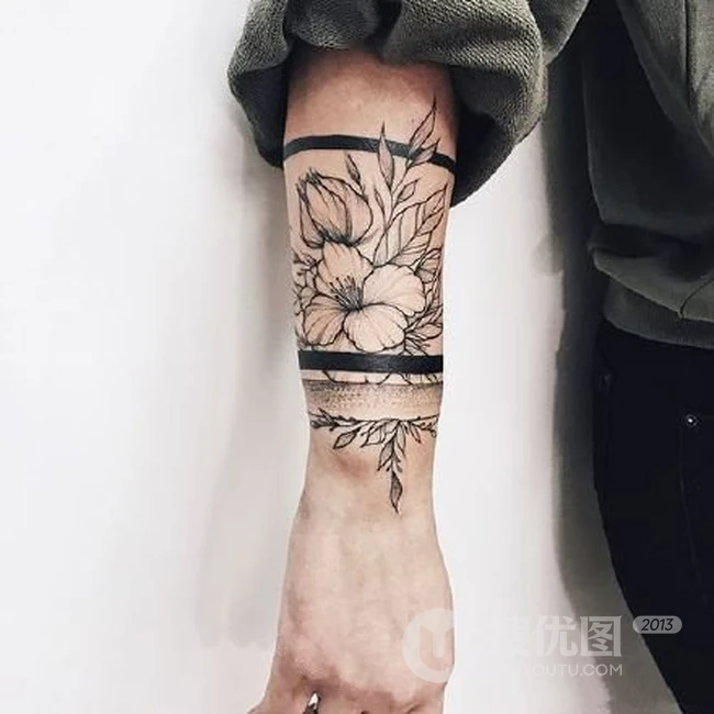 花卉手环纹身，环绕男生手臂的几款素花手环纹身图案欣赏 第6张
