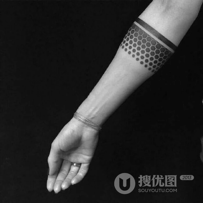 几何图案拼凑的男生点刺手环纹身图案图片 第3张