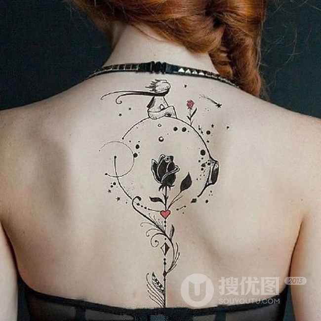欧女生生后背脊椎处的半面狮子创意艺术黑白纹身图案 第7张