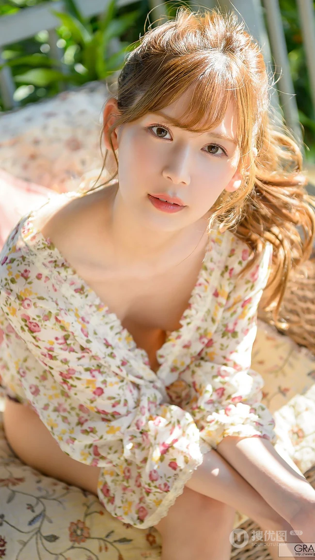 明里紬图片，明里紬小碎花裙清新手机壁纸图片