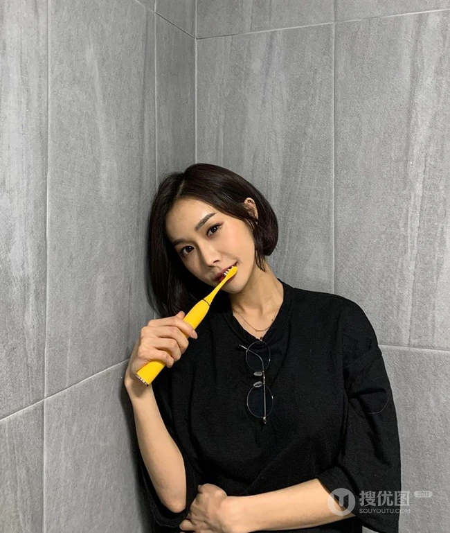 知性女生短发图片，女生2020最新款短发齐肩发型甜美图片 第9张