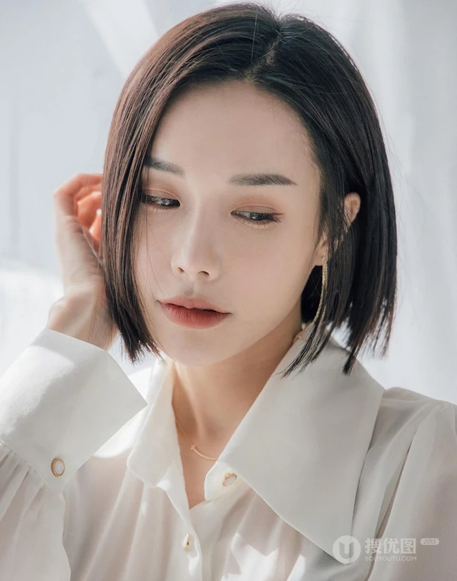 知性女生短发图片，女生2020最新款短发齐肩发型甜美图片 第2张