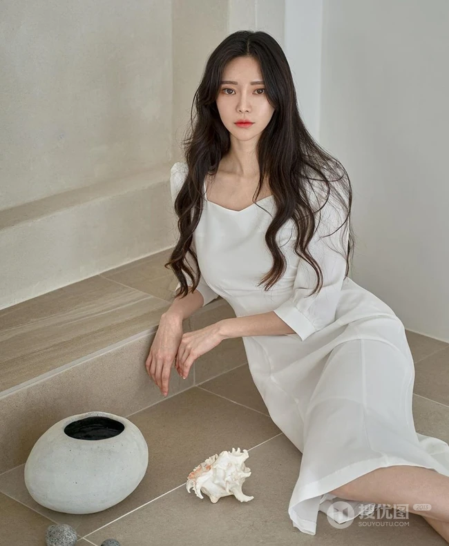 2020最洋气的减龄发型，长发波浪卷发型女生图片欣赏 第3张