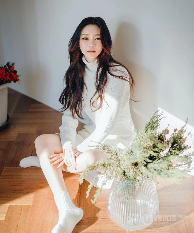 2020最洋气的减龄发型，长发波浪卷发型女生图片欣赏 第1张