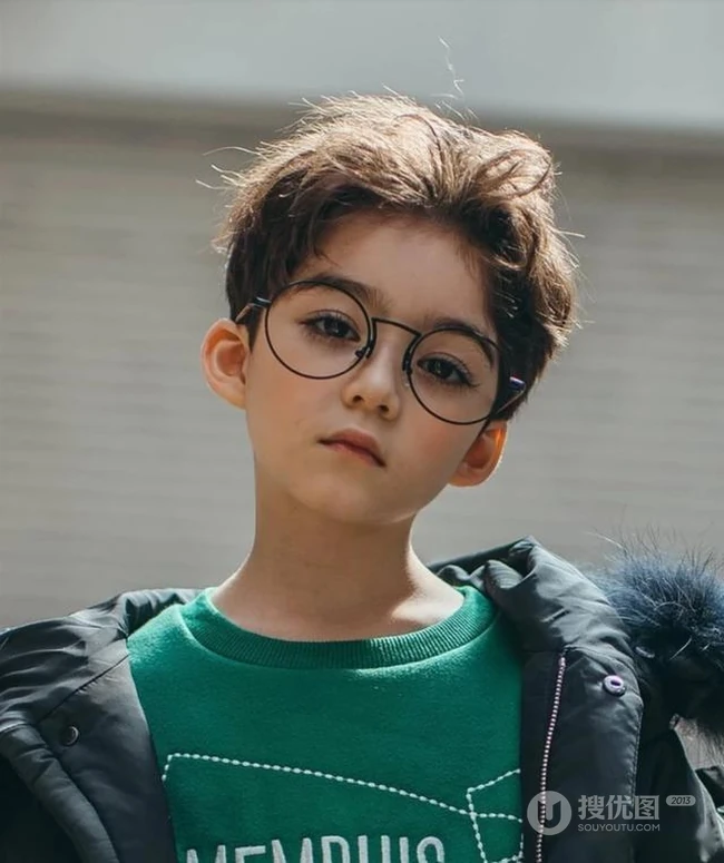 小男孩发型图片，越看越好看又适合男孩的儿童发型图片 第2张