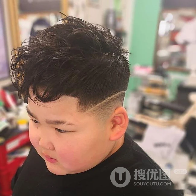小男孩发型图片，越看越好看又适合男孩的儿童发型图片 第9张