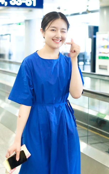 李兰迪变成微胖圆脸气质女生可爱街拍图片