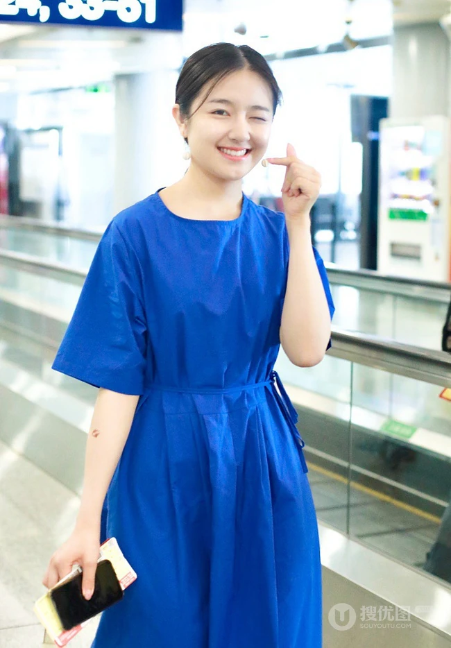 李兰迪变成微胖圆脸气质女生可爱街拍图片