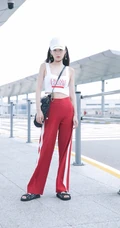 郑合惠子运动背心长裤街拍写真图片