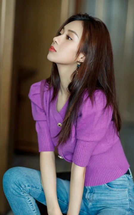 郑合惠子甜美侧颜动人写真图片