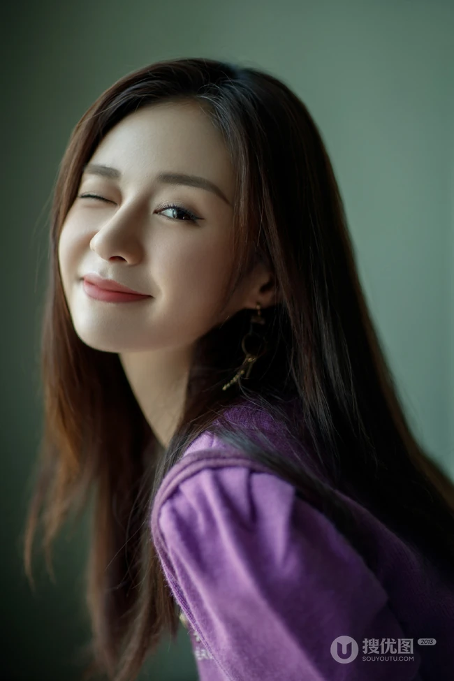 郑合惠子甜美侧颜动人写真图片
