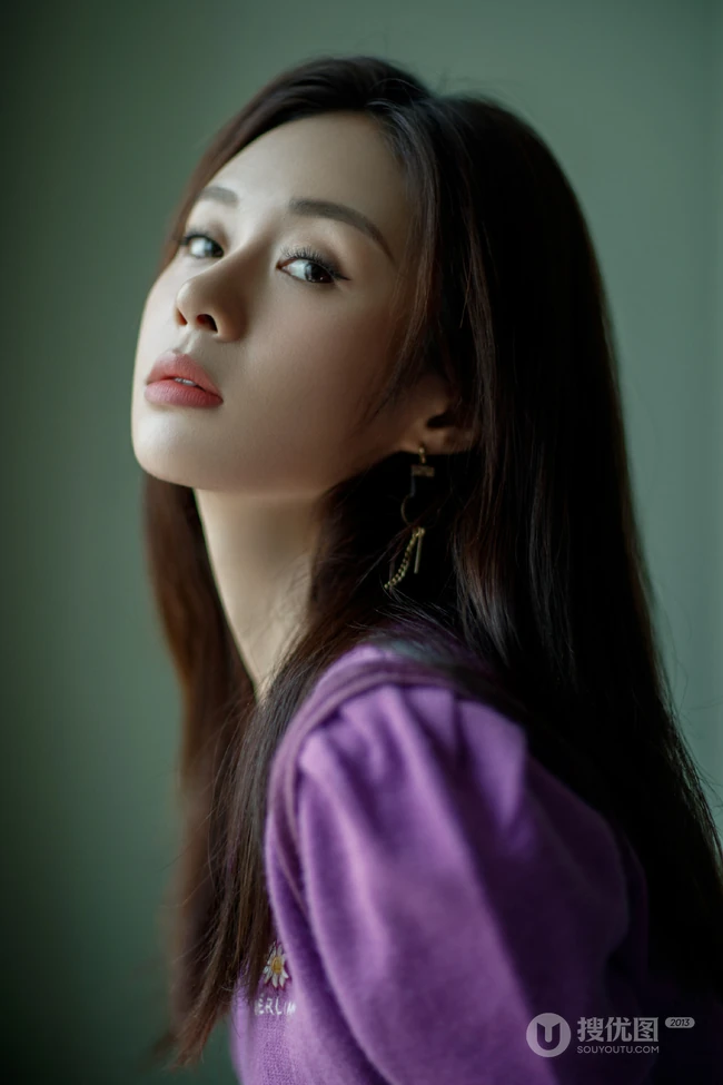 郑合惠子甜美侧颜动人写真图片