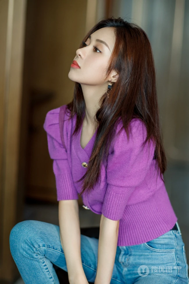 郑合惠子甜美侧颜动人写真图片