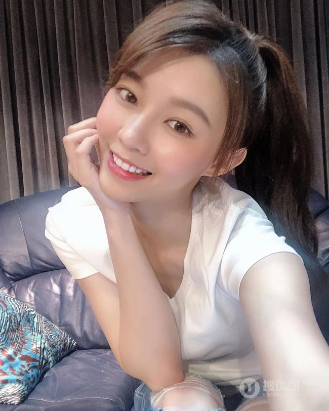 台湾啦啦队女生正妹陈怡叡气质甜美自拍，写真，生活照图片图集