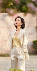 陈数街边花树下唯美浪漫写真图片，美过18岁少女