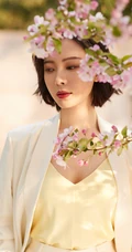 陈数街边花树下唯美浪漫写真图片，美过18岁少女