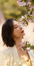 陈数街边花树下唯美浪漫写真图片，美过18岁少女